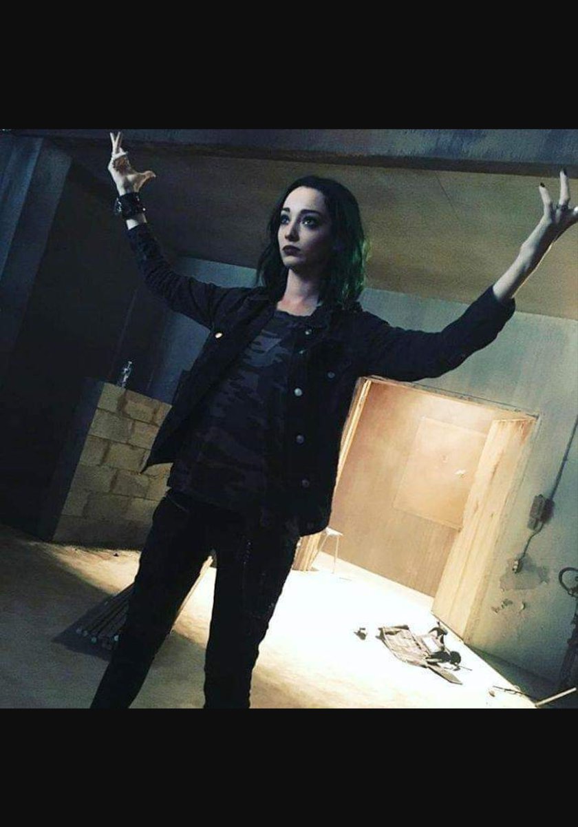 Meanie11111's tweet photo. Why would anyone want to end @EmmaDumont 's reign on Polaris 💚💚💚💚💚
#TheGifted #RenewTheGifted #TheGiftedSeason3 #SaveTheGifted #HuluRevivesTheGifted @hulu @Disney @GiftedTVWriters @MattNixTV https://t.co/CfYkXJrysP