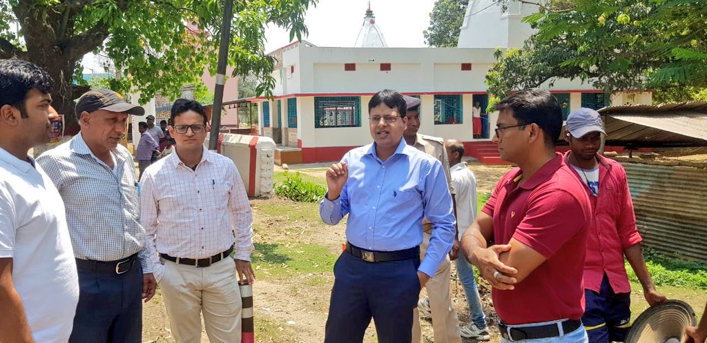 DCDeoghar's tweet photo. देश के महात्यौहार लोकसभा आम चुनाव, 2019 के मद्देनजर विधि-व्यवस्था व शान्तिपूर्ण तरीके से चुनाव के सफल क्रियान्वयन को लेकर देवघर जिला अन्तर्गत सभी सीमावर्ती ईलाकों का औचक निरीक्षण कर सुरक्षा व्यवस्था का जायजा लिया।
@ceojharkhand https://t.co/KMKrUZhlN4