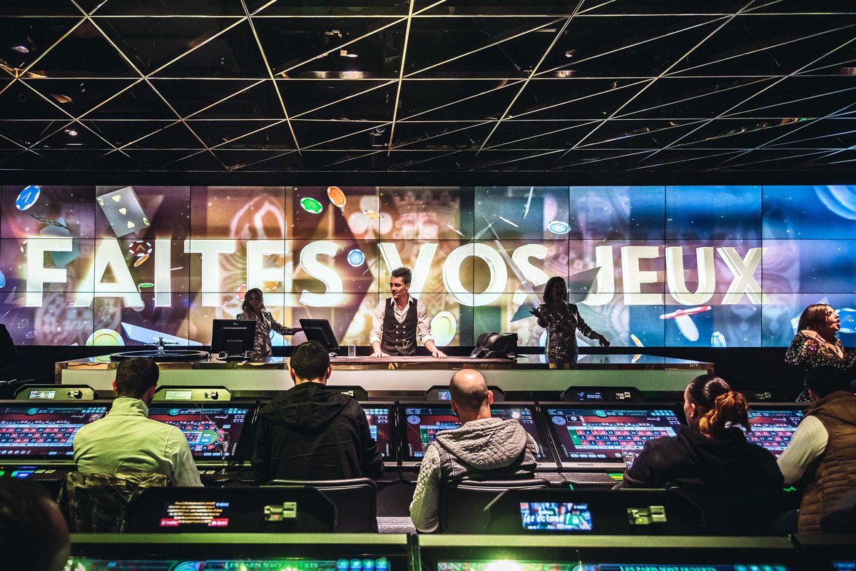 Pasinogrand's tweet photo. Un GRAND week-end de Pâques !

#pasinoGRAND #partouche #jouezlejeu #aixmaville #aixenprovence #marseille #lasvegasaaixenprovence #experiencesensorielle #1ercasinointeractifeneurope #espacelive #faitesvosjeux #joyeusepaques #happyeaster https://t.co/XPhZRO1oQ5
