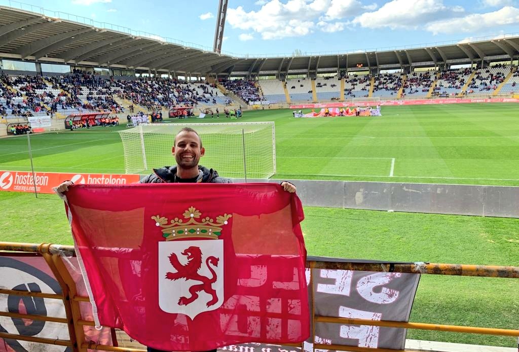 garbincs's tweet photo. Vamooossss @CyDLeonesa, hoy toca vivirlo desde el #ReinodeLeón!!!!! #AupaCultu https://t.co/FxR0VABuG0