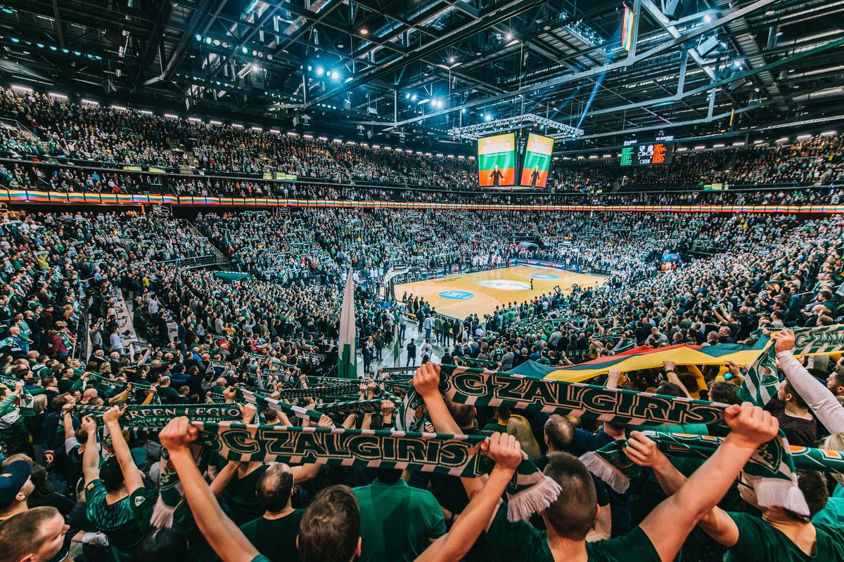parallelecinico's tweet image. I 15 mila biglietti di Gara 3 di Zalgiris-Fenerbahce sono esauriti dopo 6 minuti dall'inizio della prevendita.
Questo è lo Zalgiris. Questa è la Lituania.
#EurolegaTipo