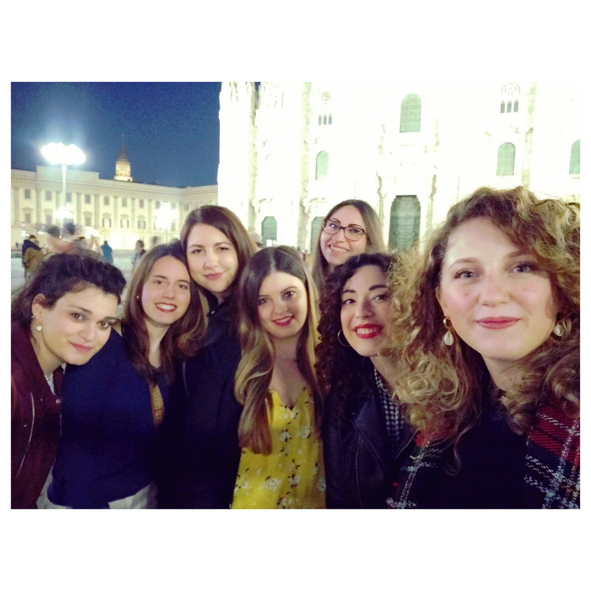 Deianira91's tweet photo. 🏡💛 #uooooo https://t.co/RpFvapkMzH