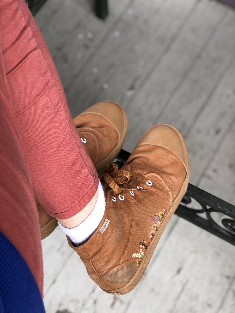ambersteezz's tweet image. Mad comfy shoes and cute to the max. Thanks @BangsShoes ☮️✨🦋