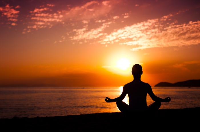 LoriShemek's tweet photo. Neuroscience shows that 50-year-olds can have the brains of 25-year-olds if they sit quietly and do nothing for 15 minutes a day.

(link: https://t.co/HBEFjzh2Il) https://t.co/0yKjnR5w3K…

#brainhealth #meditation #health https://t.co/sWzZNOUPul