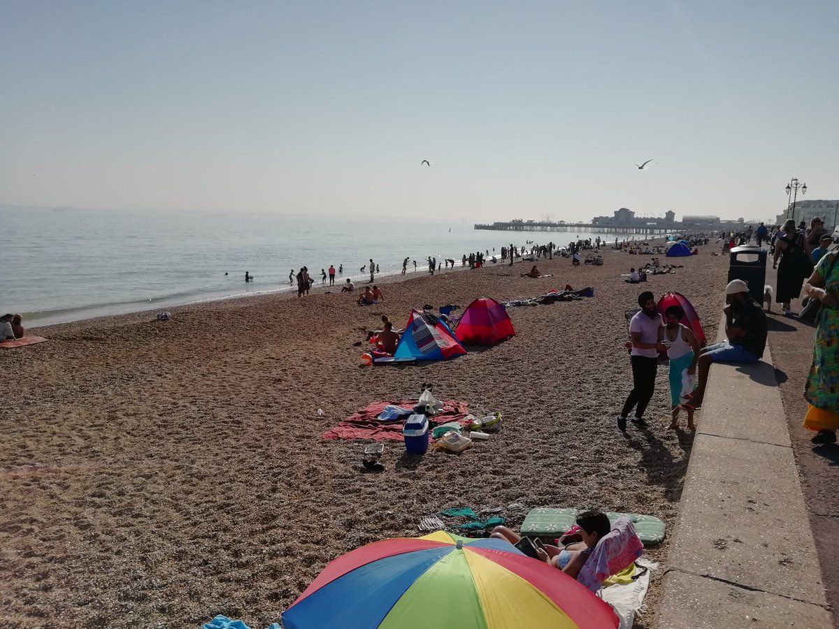 mwinnington's tweet photo. A very #HappyEaster to one and all! Lovely service this morning at #TrinityMethodist #Southsea and then a lovely time out this afternoon with @Triciasyoga down at the seafront and the #RoseGarden https://t.co/xJKClGVEPm