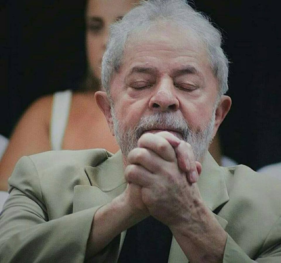 "Ponha um Rei na masmorra e ele continua sendo Rei. Ponha um palhaço no castelo e ele continua sendo palhaço. O Rei se consola no cativeiro, com o carinho do povo que está longe dele. Enquanto o palhaço se enfurece no castelo com o desprezo do povo que está tão perto.