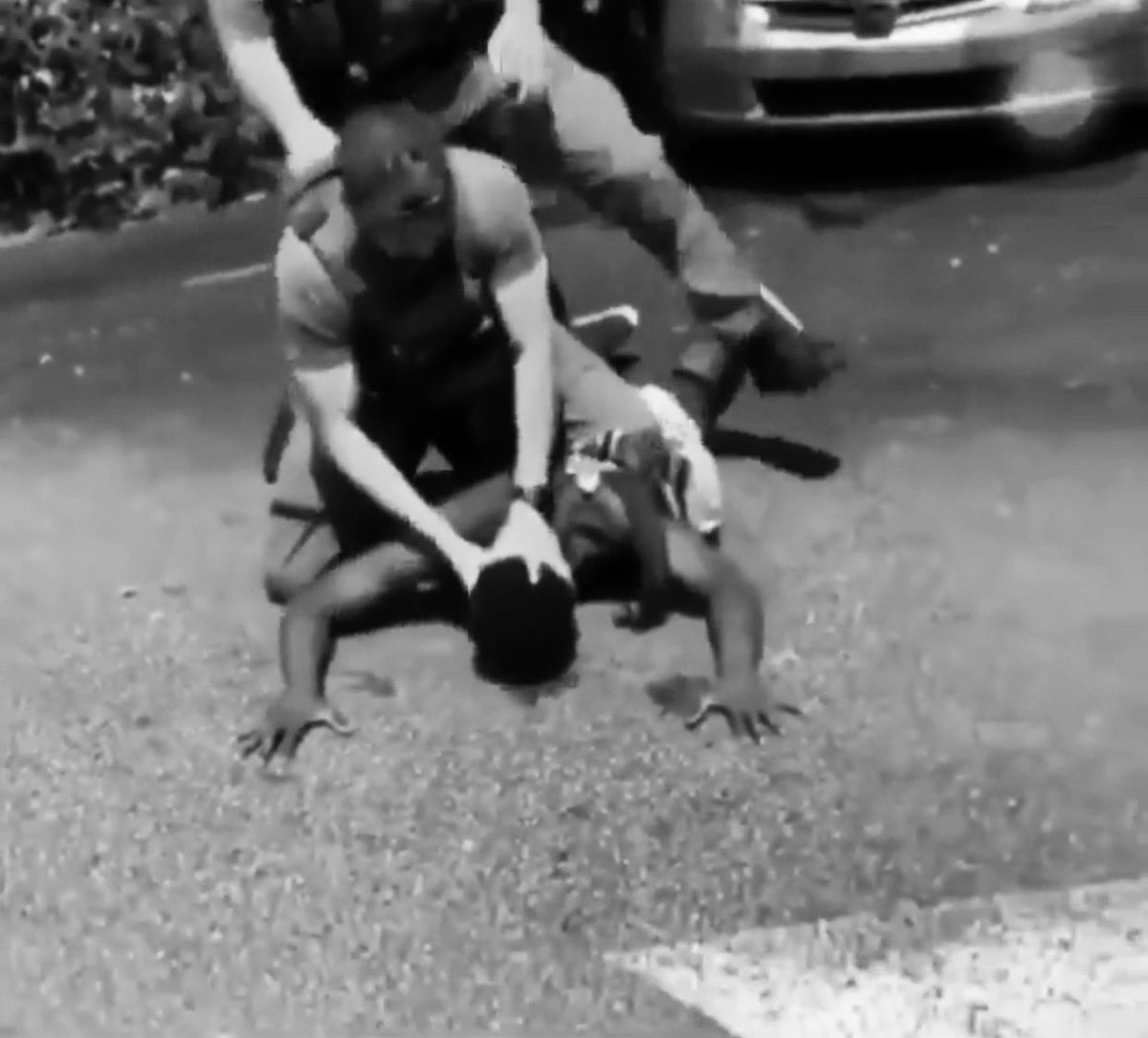 _CaronGabriel's tweet photo. Parents, Black &amp; White, are ready to risk life in prison if a civilian even looks at their child wrong. So when government sanctioned gangs are slamming our children’s faces into the cement &amp; we’re worried about paid leave, shows we have a psychological problem. #JusticeForLucca https://t.co/CHKqPe27DI