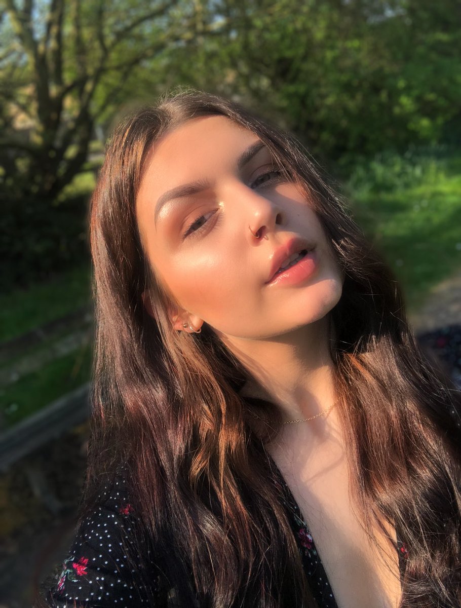 legallygeorgie's tweet photo. I'll admit that I'm a girl that wants girls for the win #issaLGBTQ https://t.co/QiCSe2Znp6