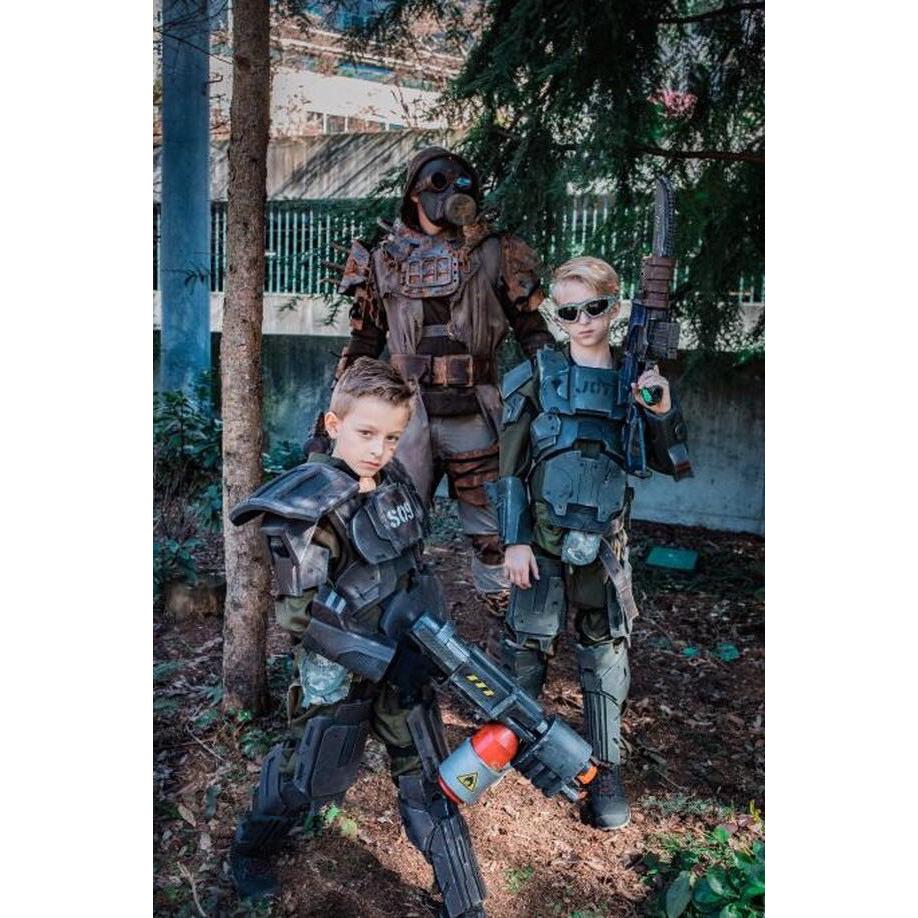 Fallout's tweet photo. These raiders mean business!!
Disasterdadx3 creates awesome props and costumes for his sons!
#Fallout76 #falloutcosplay https://t.co/plqTulcbPB