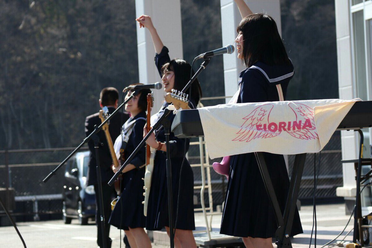 FIORINA_8787's tweet photo. 昨日でFIORINA 結成2周年でした
気付けば高校3年生
斐太高校軽音部を背負ってあと2ヶ月
8人で青春最前線全力疾走します。
蜻蛉祭 必ず来てください。
#FIORINA
#斐太高校 https://t.co/zIrEnCsPg4