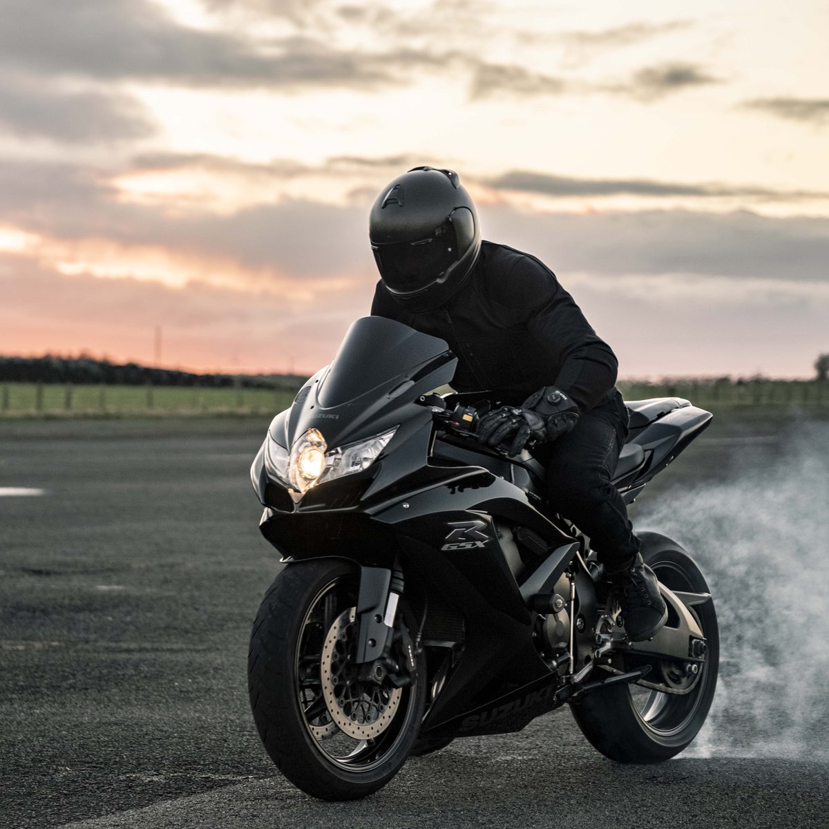 knoxarmour's tweet photo. Finishing the ride strong 🔨
protection from Knox.
@rickstunts
@Strelkovs https://t.co/oiRU70DL0i