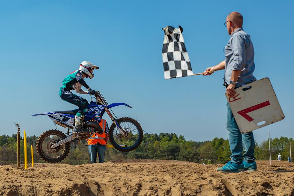 MXO.nl | Dave Kooiker wint de Denicol Sand Rookies 125cc dlvr.it/R3Dv7J