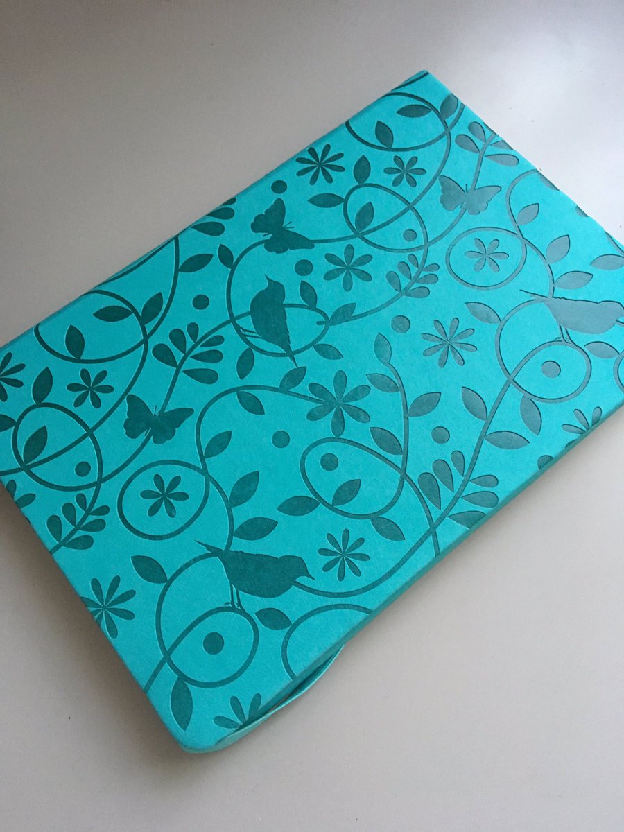 RocketqueenKay's tweet photo. Love my Easter present off my  @_Hope_Dann_  always writing my footy training plans, info and notes on bits of paper⚽️⚽️⚽️. So thoughtful, thank youuuu 😘 #daughter #easterpresent #footballcoach #grassrootcoach #football #MsbWooltonEngland https://t.co/aNgpzr1LOr