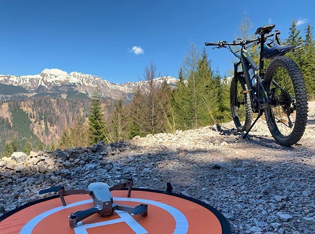 spusavec's tweet photo. Prepare for take off 
#fromwhereidrone #dronestagram #drone #dronephotography #mavicpro #djimavicpro 
#mountains #mountainbiking #cycling #outdoors #nature #igslovenia #slovenia #ifeelslovenia  #gorenjska #landscape  #picturesque #genius710 #emtb #scottg… https://t.co/d43fzFwsW6 https://t.co/RbC3YKOtfj