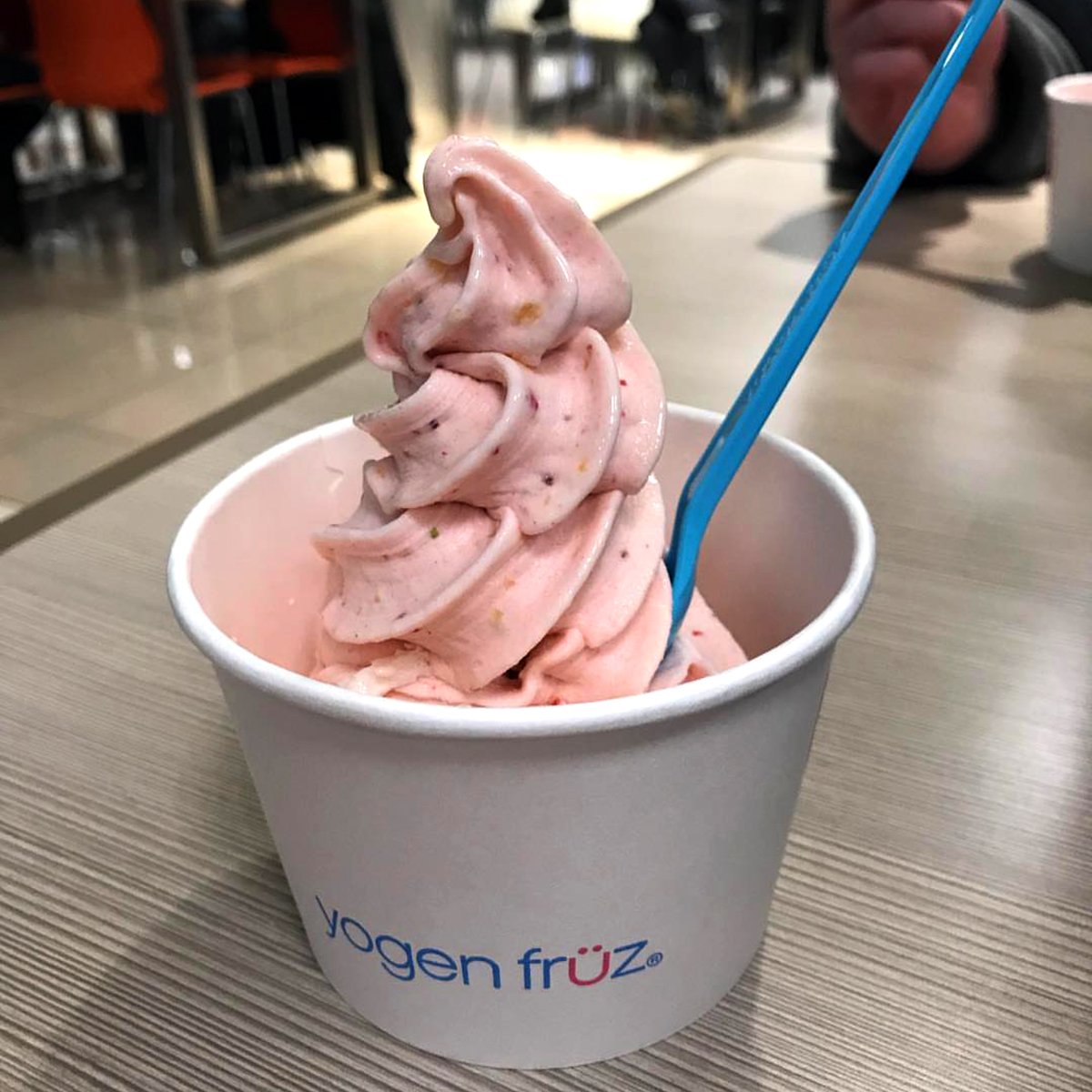 shoptheHIP's tweet photo. peachy strawberry mix 🍑🍓 #YogenFruz #YogenLover #frozenyogurt #shopHIP #HarlemIrvingPlaza @yogenfruz https://t.co/h4dx2hf8WS