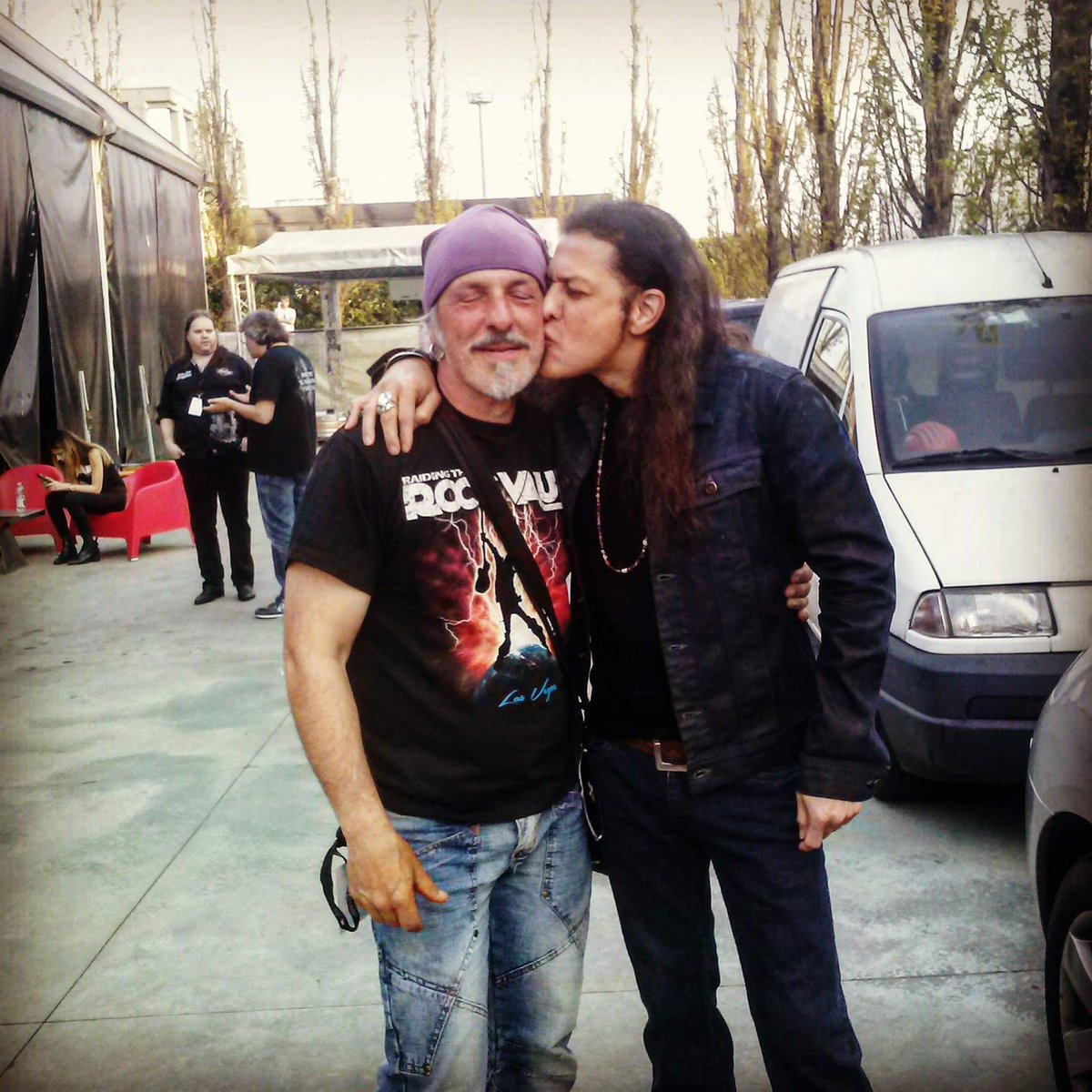 AlexRuffini's tweet image. Happy Birthday Brother Oni Logan 🎂🎉🍾🎤❤️ Happy Easter too 😉😘 I love you brother.
Alex