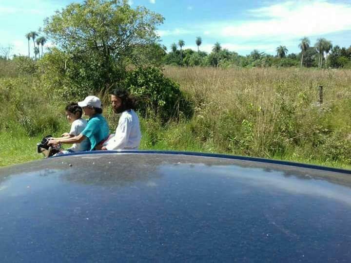 1995iho's tweet photo. acaba de resucitar y ya anda en moto y sin casco https://t.co/WOk3PXTTe8
