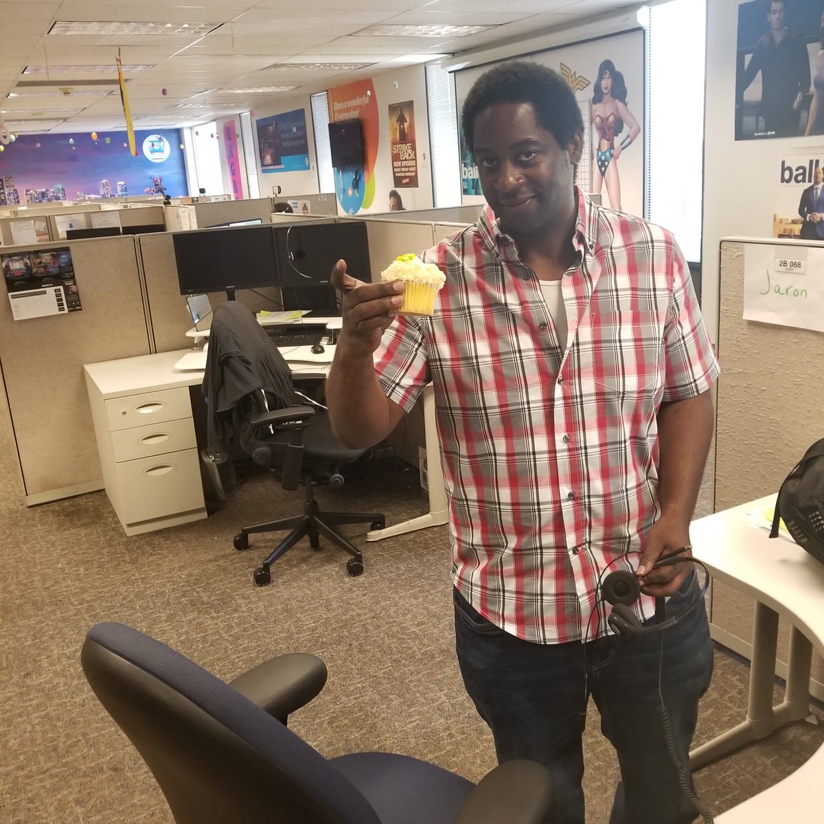SeanFeig's tweet photo. @Shaqtasticmom Happy happy!! And also to Jaron, happy b day! @sd8837 @RickyPaulaATT #TuggleNation #culturecouncil #Miami7 https://t.co/wLak7EeYJ7