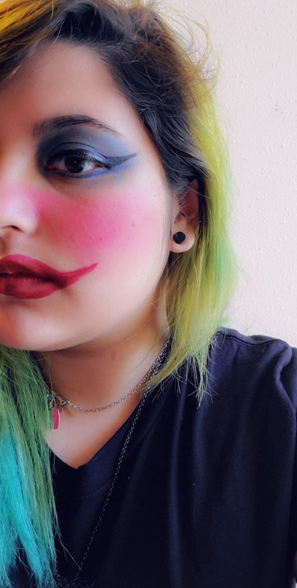 The_FallenRebel's tweet photo. Did a expectation V. Reality for the #crazyexmakeup ! I loved the video it was really amazing, congrats on the album release!!! @AeloniaOfficial @InnaPittza @JakePittsBVB https://t.co/dFsDlcCzos