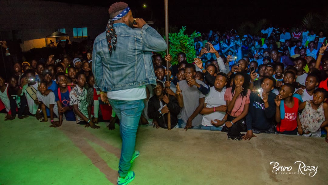 BanderMuirec's tweet photo. #7dias de #Publicidade
#Casa_lotada
#AcaminhoDoAlbumShow
#Done✔️ Obrigada a todos que se fizerem presente a este evento!
Conto convosco
#Dia4DeMaio
#LançamentoDomeuPrimeiroÁlbum 💽
#RAPPERDOPOVO
#9H No #PIZZAHUT dá #25DeSetembro (Ao lado dos #33Andares)
#CD 💽l #300mt https://t.co/xrKkaaBdZ7