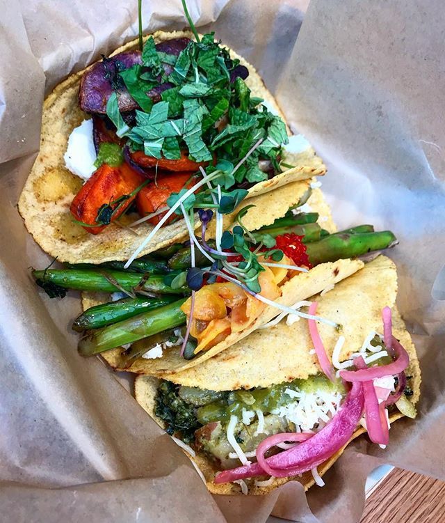 Hogswarsh's tweet photo. Tacos from @chaiatacos in DC. Rainbow 🥕 &amp; Pea Shoot w. Ricotta, Asparagus &amp; Preserved 🍋 with Feta, Kale &amp; Roasted 🥔 with Poblano Crema https://t.co/MUeT7hu1Br