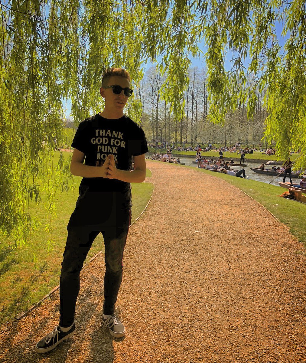 thank god for punk rock bands 🎸 <a href="/blink182/">blink-182</a> <a href="/jamieskinner/">Jamie Skinner</a>