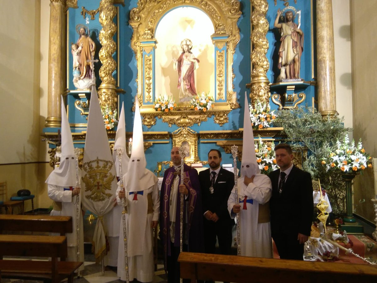 Estación de Penitencia en la Capilla del Convento de San Antonio.
