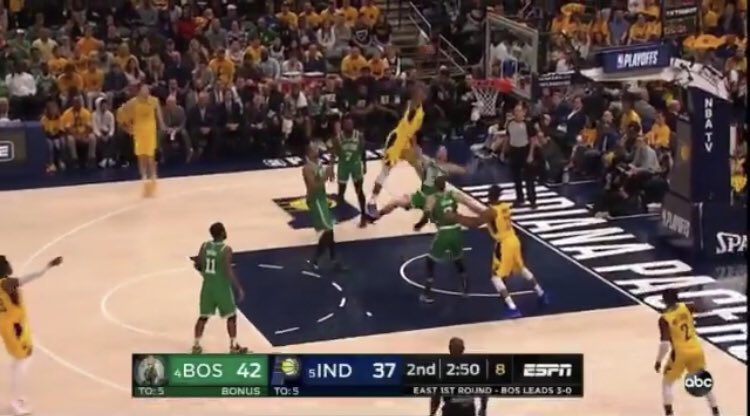 uchedhom's tweet photo. Gloups 🆘🧨 #BOSIND #NBAPlayoffs2019 https://t.co/UxrbO899Q0