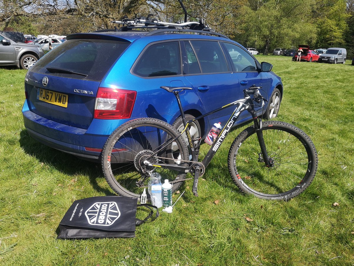 ruth_bikes's tweet photo. After a hard old week after Hadleigh shenanigans, bloody great fun and a hard ride to 2nd vet and decent overall in cracking company. Now puppy sitting 😍 Wait till he can come... 😁 Top job all who made it happen @SouthernXC 💪🌞👍 #benthomascoaching #simplonbikes https://t.co/OGF4qoRYCF