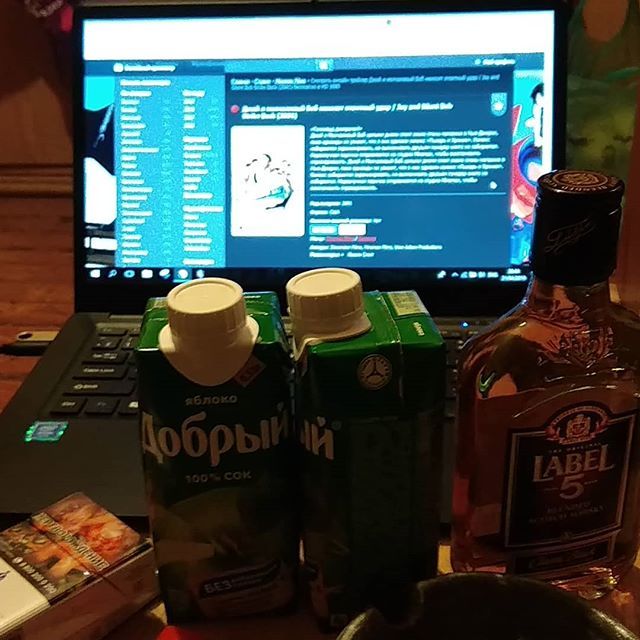 seri0us_cat's tweet photo. Как выяснилось, Саша смотрела Догму, но не смотрела Джея и Молчаливого Боба. Пора восполнить пробел! https://t.co/g0iMqcJdNo https://t.co/bra4sdyw6X