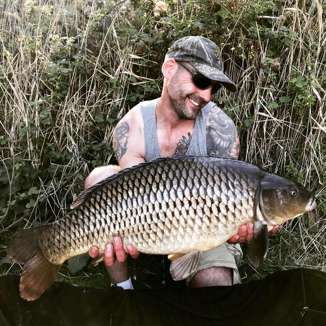 Evanson5Matthew's tweet photo. 3hrs in the right place and a couple of fish 13.11 mirror and 24lb common https://t.co/3RN0yfb81K