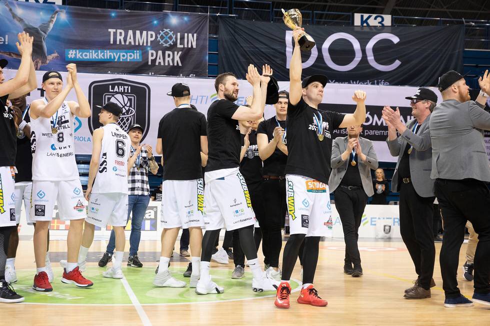 Pekka Timonen (@pekkatimonen) on Twitter photo Hieno urheilukaupunki vain vahvistuu: Lahti nousi Korisliigaan! Onnea âŠâŠ<a href="/lahtibasketball/">Lahti Basketball</a>â©
ess.fi/urheilu/koripa⊠Hieno urheilukaupunki vain vahvistuu: Lahti nousi Korisliigaan! Onnea âŠâŠ<a href="/lahtibasketball/">Lahti Basketball</a>â©
ess.fi/urheilu/koripaâŠ