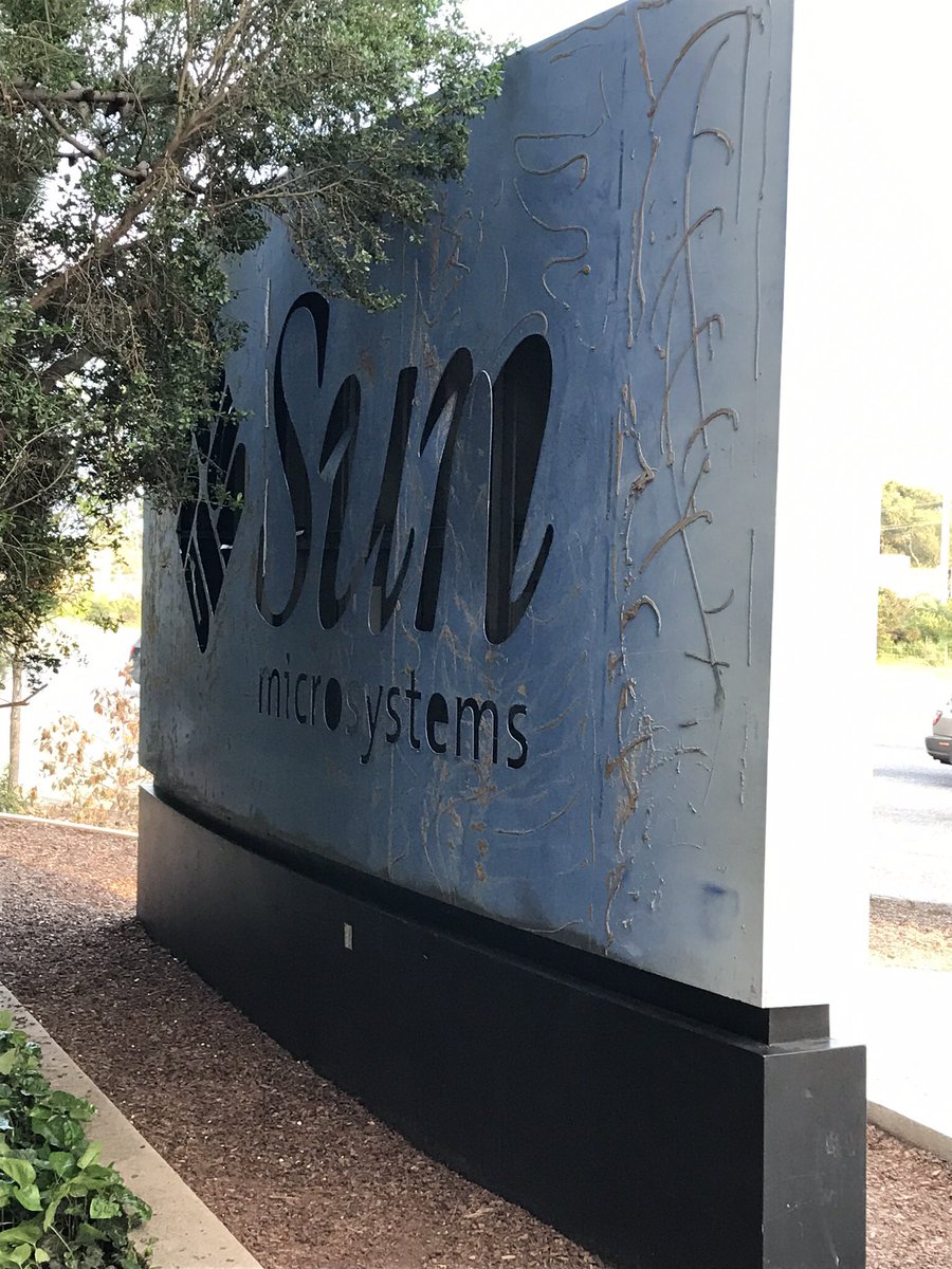 bhumikarunner's tweet photo. A day well spent at #SiliconValley corporate monuments : “like” sign outside Facebook’s HQ #HackerWay, Google’s colorful candy land , Hi-Tech Apple Park #oneinfiniteloop !! 👍 https://t.co/Rw3hd4T0Qh