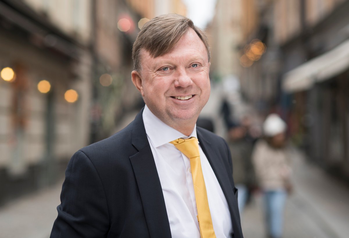 Tietoevryse's tweet photo. Genom att helt digitalisera låneprocessen, #FOREXBank kan erbjuda snabbare och enklare lösningar till sina kunder. ”Det här ger oss en mer konkurrenskraftig position på marknaden”, säger Bo Lagergren, VD för FOREX bank. Läs mer på https://t.co/ijULI0aH0L https://t.co/SJ36UfKGeW