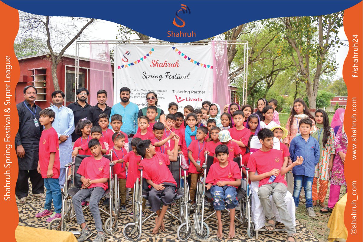 Shahruh_com's tweet photo. Our chief guest @UshnaSuhail presented the prizes to winners from @meragharorphan. After the prize distribution ceremony, our cheif guests @UshnaSuhail, @gb_imran and @hamidsaeedpro CEO @Shahruh_com had the group photo with team @meragharorphan. #inclusion #createimpact https://t.co/I80XP06pXG