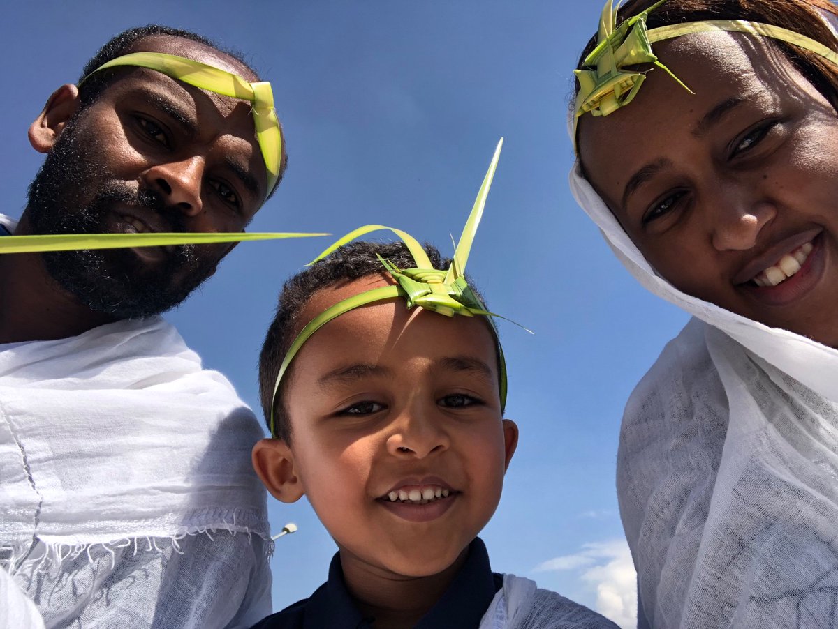 Amarree's tweet photo. #Family is important, #PalmSunday, #holysavior Cathedral https://t.co/Ti5V7Bf3op