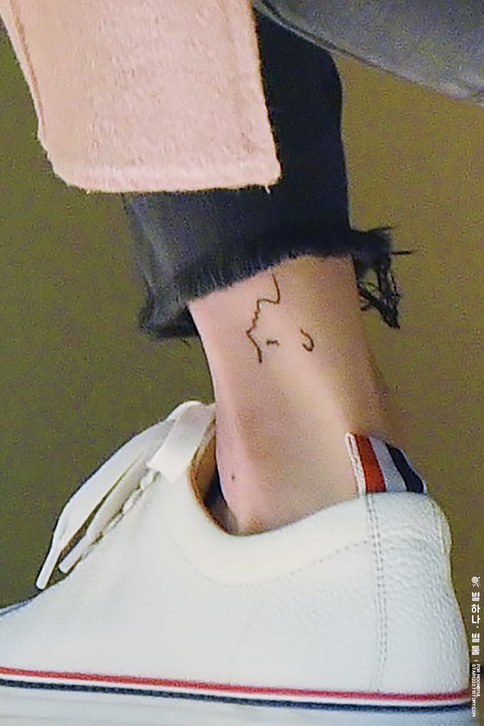 3. Girl profile tattoo (2018)Moonbyul got another tattoo on her ankleThe girl is Moonbyul herself :)