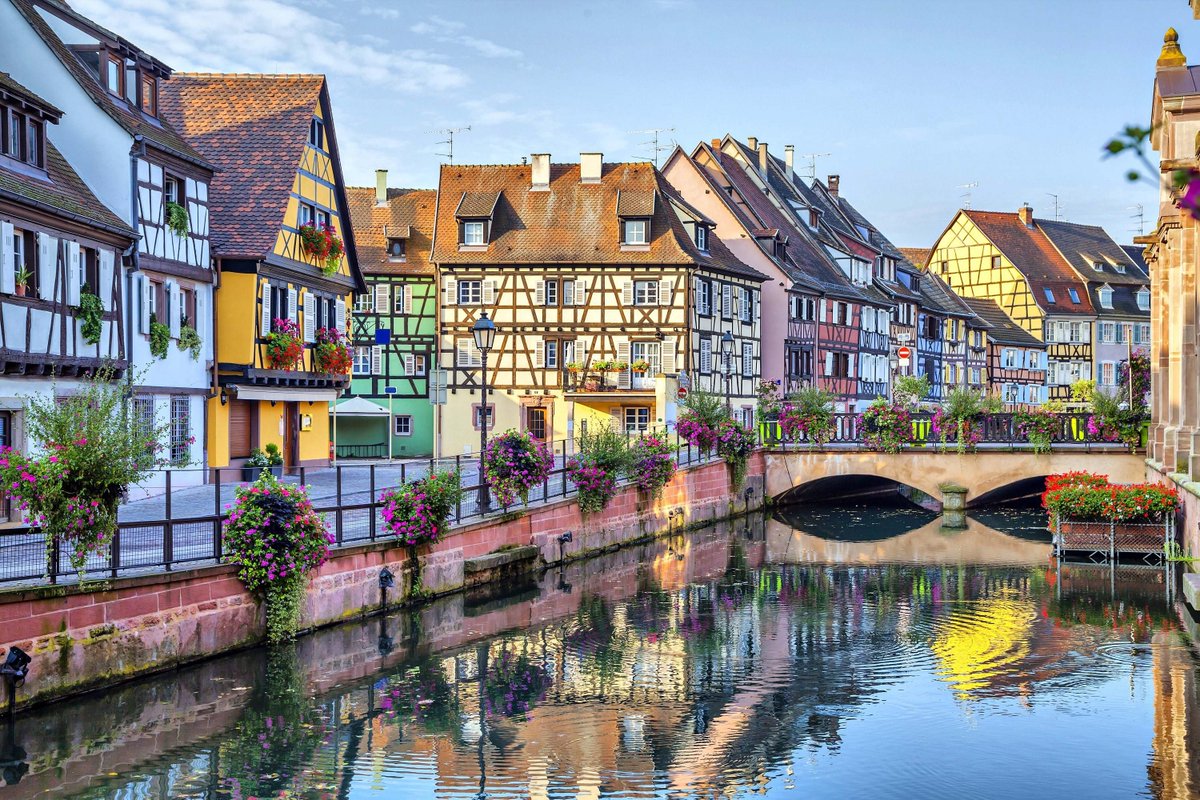 MyBeauDes's tweet photo. #Colmar #France nice town also known as little Venice. Medieval and early Renaissance buildings. The Gothic 13th-century, Eglise Saint-Martin church on central Place de la Cathédrale. Alsace Wine Route, and local vineyards specialize in #Riesling and #Gewurztraminer #wines. https://t.co/7cnql7bagL