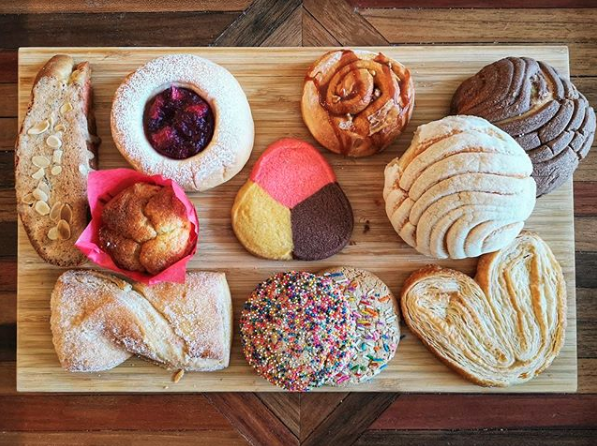 LonsdaleArtisan's tweet photo. Yum, Yum! How about a delicious #pastry treat from
Metate Bake Shop ? Or pick up an assortment for your #EasterDinner! They are here at #LonsdaleQuay Market, today till 3pm!
#MetateBakeShop https://t.co/8RGW8ggUSP