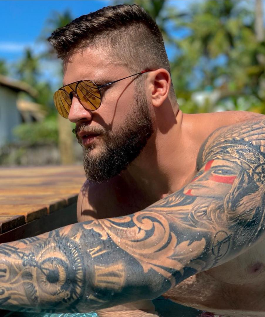 OticasWanny's tweet photo. Curtindo o final de semana!! @rodrigogodoy_ clicado pela @pretagil 😎📸  #oticaswanny #rodrigogodoy #vysen https://t.co/uPmGaCIyt5