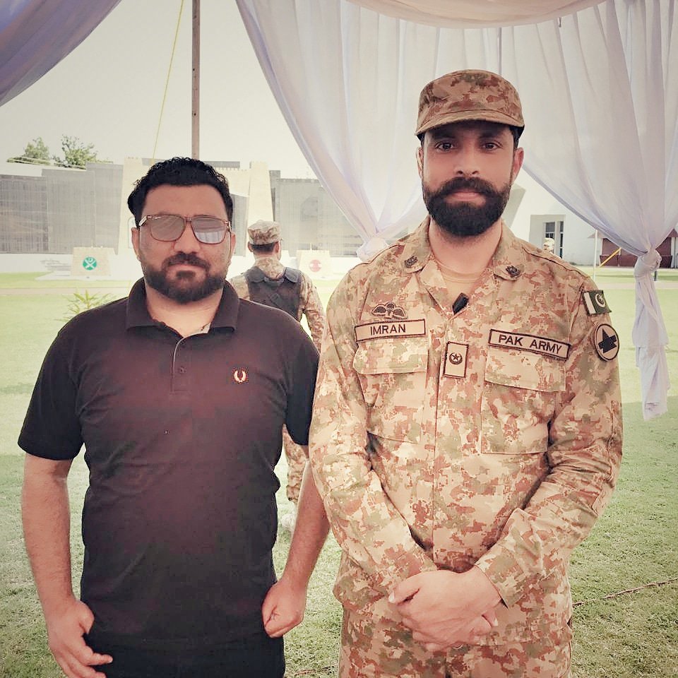 TacticTweeter's tweet photo. Today we were invited by the Corps Commandant PSH LT_General Mazhar_Shaheen.The metng was very productive and we discused abt the current situation of the country.He appreciated our efforts for the youth&he promised to continue his supprt.
#PYA4Youth
#PYA4Pakistan https://t.co/LeyS7VYQOO