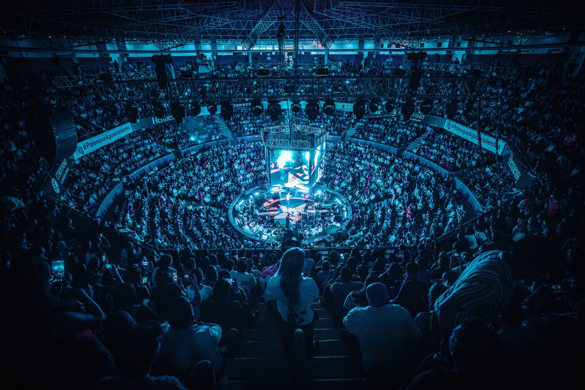 _CarlosRivera's tweet image. Impresionante noche en el arranque de la Feria De San Marcos. Gracias! @palenqueaguascalientes #SoldOut y hoy segunda fecha! Viva AguascalientesN!!
