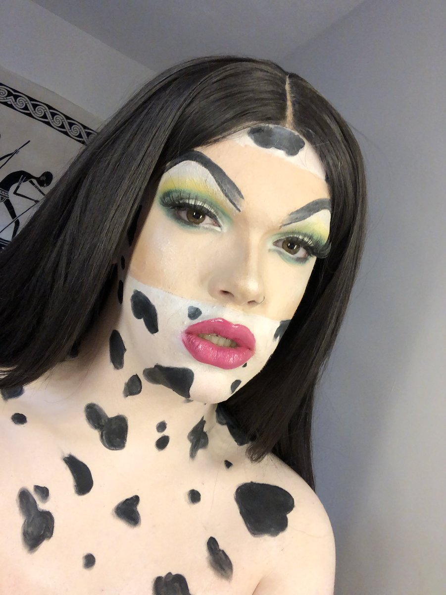 Whit2theB's tweet photo. Cruella DeVill 💋 https://t.co/LpycwYOWiw