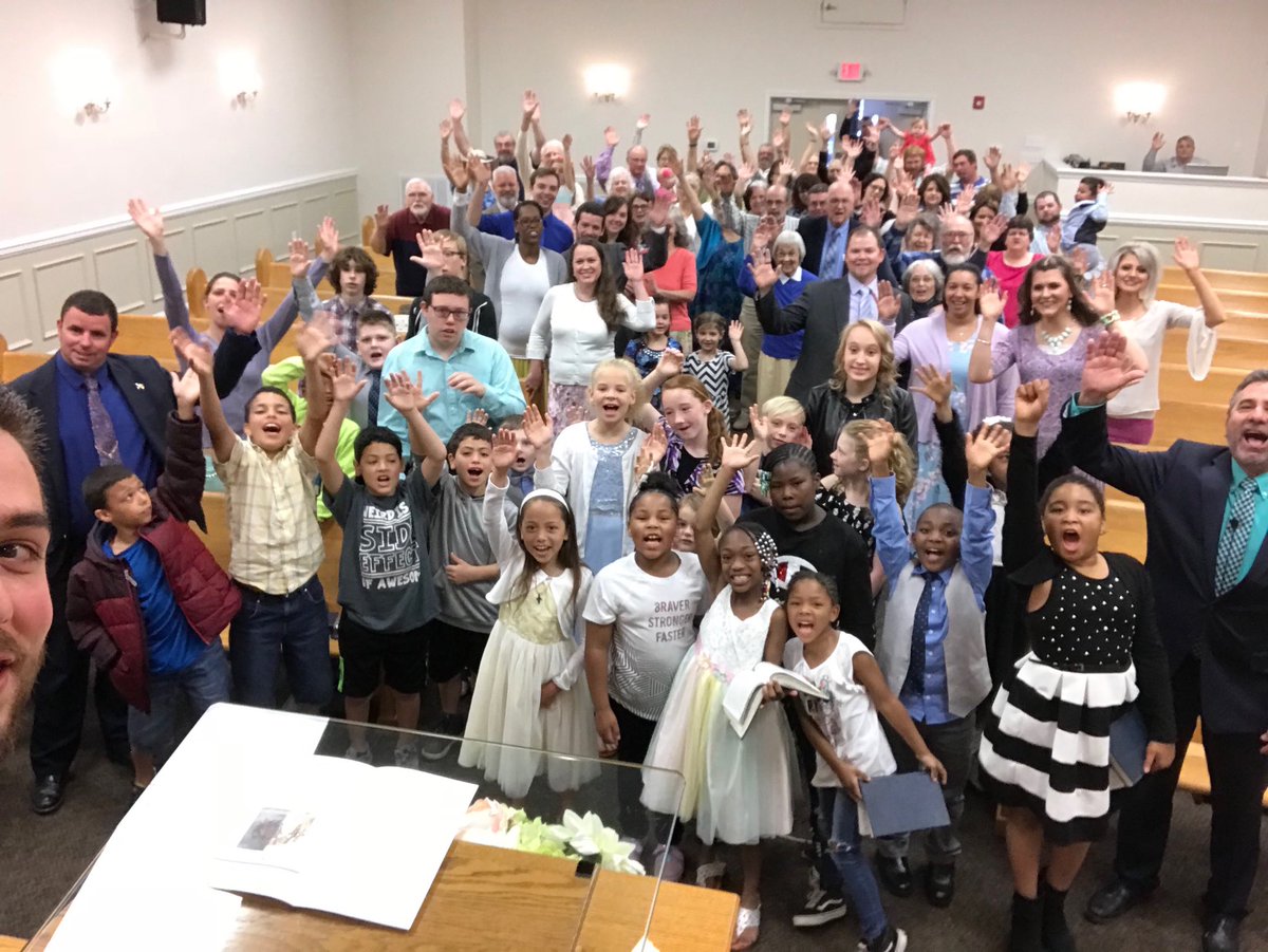 CamManaraze's tweet image. Not sure if we can do this, but we took a church selfie🤷🏻‍♂️😁  Two saved today!! We Serve A Risen Savior!! #GloryLap🏃🏻‍♂️💨 #JesusIsAlive