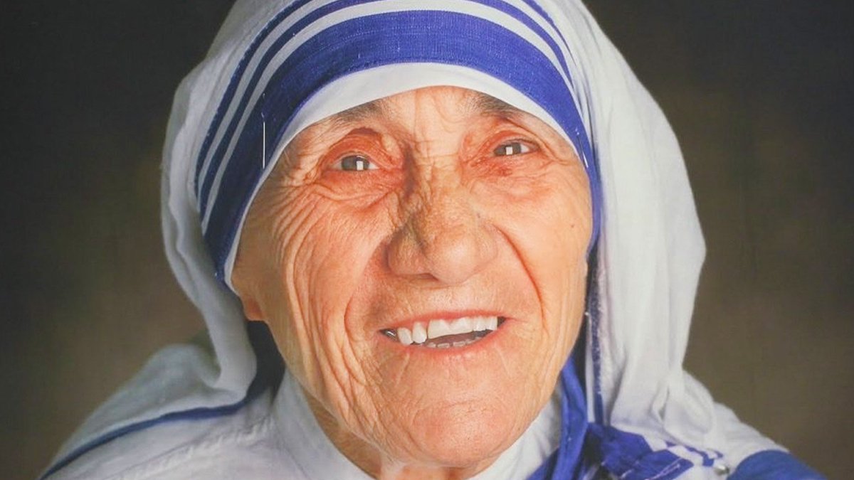 #FelizDomingo FELICES PASCUAS🤩
Jesús nos dijo que lo que hacemos a los demás, se lo hacemos a Él, es decir, ¡que el Cristo está en todos!🤗

La Madre Teresa de Calcuta asimiló esta enseñanza y nos dio ejemplo de amor y servicio. Mira estas anécdotas suyas bit.ly/2vdaqCt