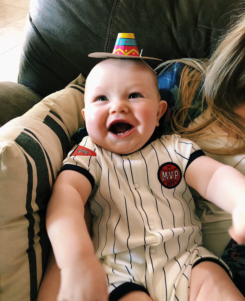 daelynshea's tweet photo. happy half birthday to sweet brax❤️ (peep the party hat) https://t.co/xXUxT8NlrW