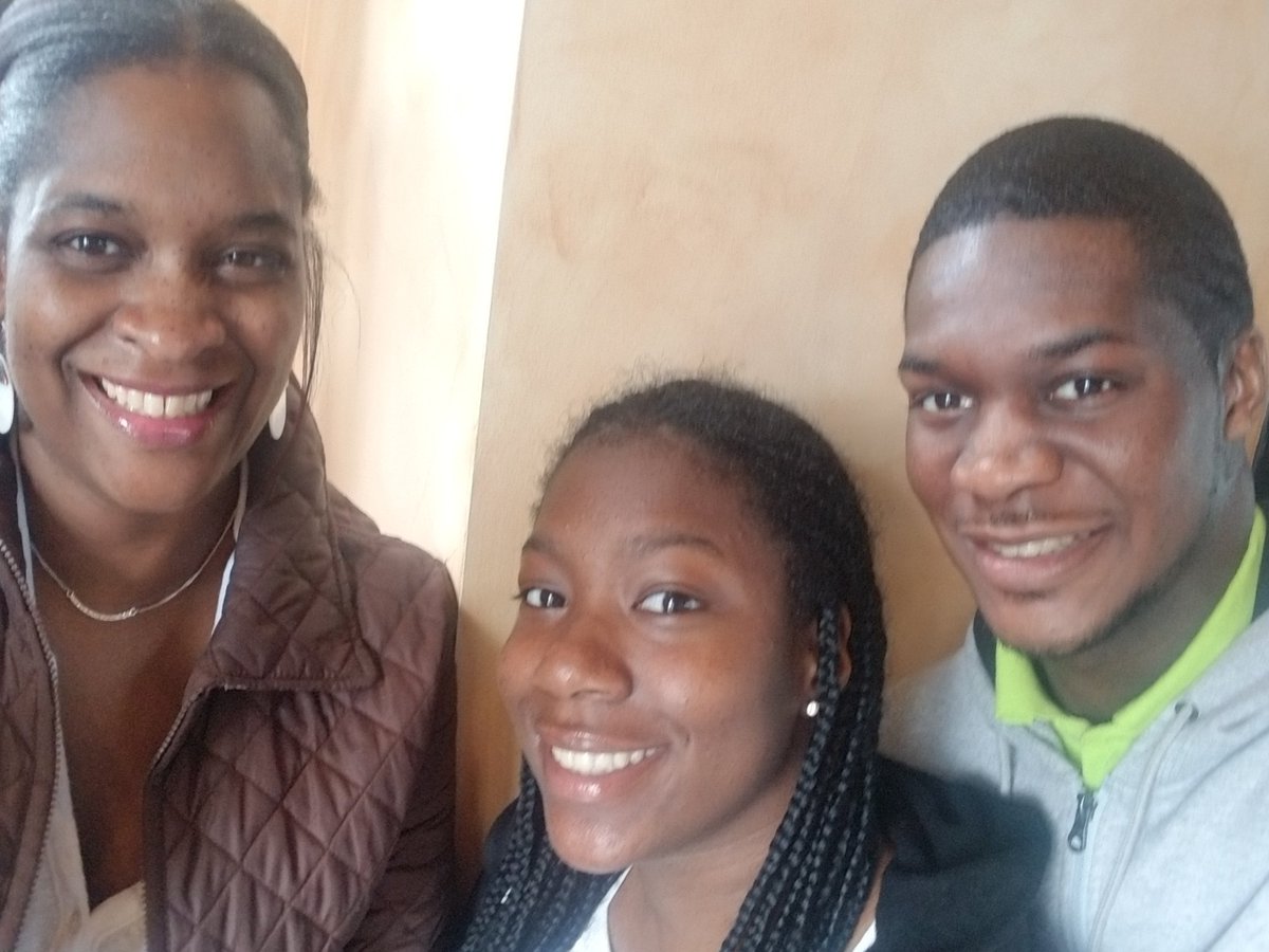 bossey031's tweet photo. Dinner and a movie. #happyeaster #familytime #loyaltyforlife https://t.co/kw6zKpJ1sv