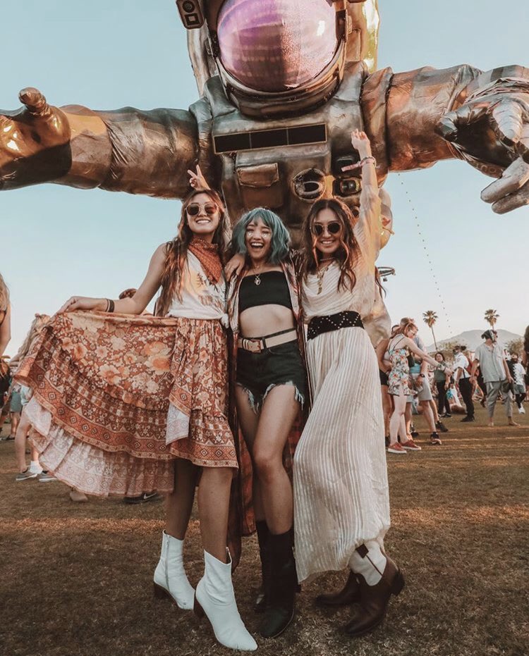 FIDM's tweet image. #FIDMGrad, @SophiaChang, is back at it with #COACHELLA Round ✌🏻!