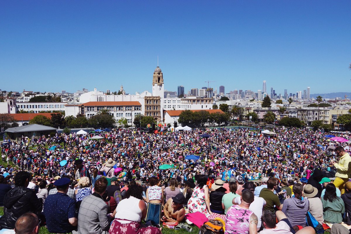 xndlnk's tweet photo. When you just wanted to go to #DoloresPark on Easter and you met the #sistersofperpetualindulgence and a #HunkyJesus competition took place 😁 Happy Easter! https://t.co/l71WCk2p0V