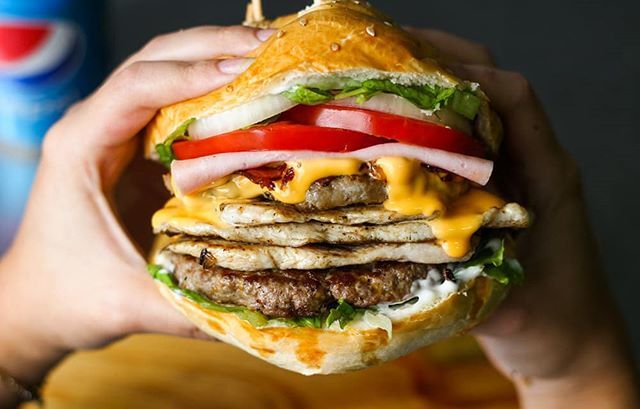 ananas_pf's tweet photo. Así le damos FIN a la semana y nos preparamos para iniciar una nueva con TODO😎

#Ananisate #AnanasPf #Burger #BurgerLove #PuntoFijo #Falcon #Venezuela https://t.co/U9Hk7F6TKL https://t.co/iQXycb5lLo